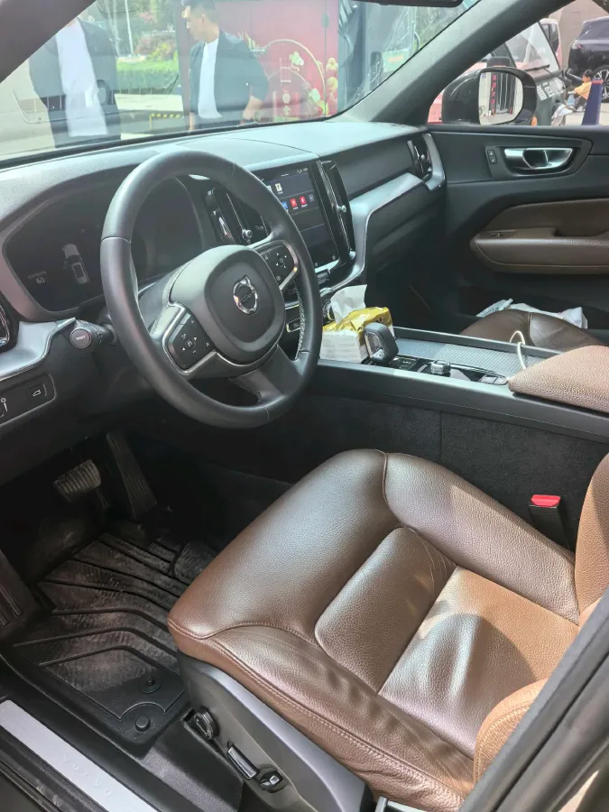 2022 Volvo XC60 2.0T 250HP L4 8AT,autocango,china used car exporter,china ev exporter,chinese used car exporter,chinese used ev exporter