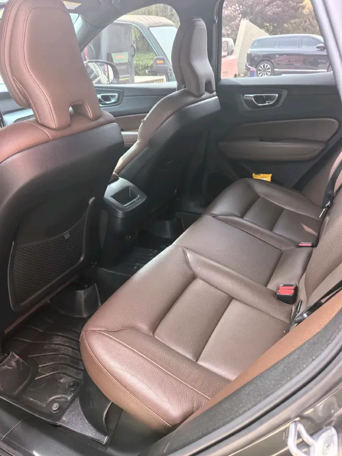 2022 Volvo XC60 2.0T 250HP L4 8AT,autocango,china used car exporter,china ev exporter,chinese used car exporter,chinese used ev exporter