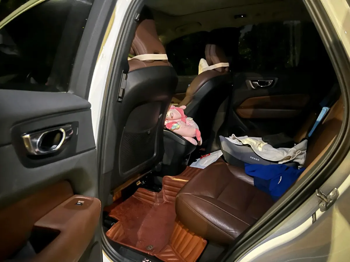 2020 Volvo XC60 2.0T 254HP L4 8AT,autocango,china used car exporter,china ev exporter,chinese used car exporter,chinese used ev exporter