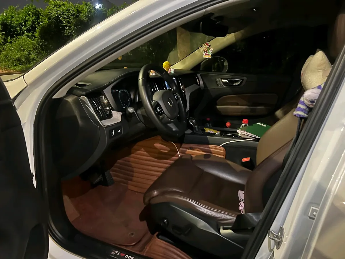 2020 Volvo XC60 2.0T 254HP L4 8AT,autocango,china used car exporter,china ev exporter,chinese used car exporter,chinese used ev exporter