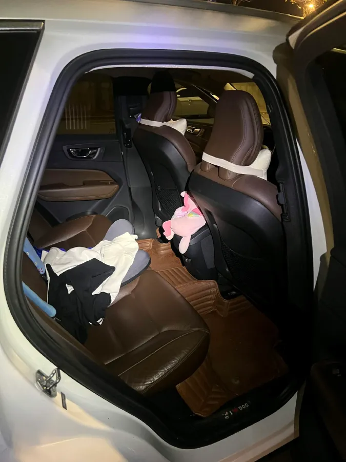 2020 Volvo XC60 2.0T 254HP L4 8AT,autocango,china used car exporter,china ev exporter,chinese used car exporter,chinese used ev exporter