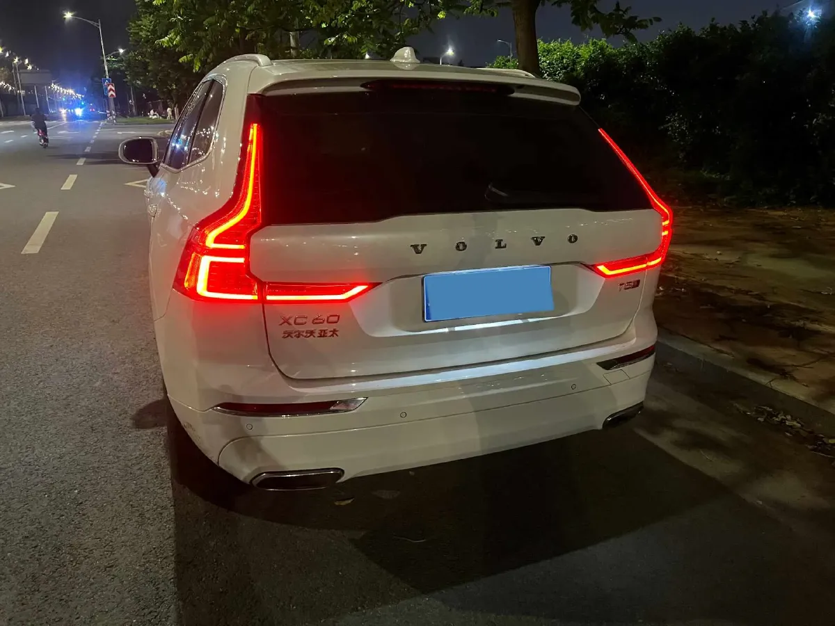 2020 Volvo XC60 2.0T 254HP L4 8AT,autocango,china used car exporter,china ev exporter,chinese used car exporter,chinese used ev exporter