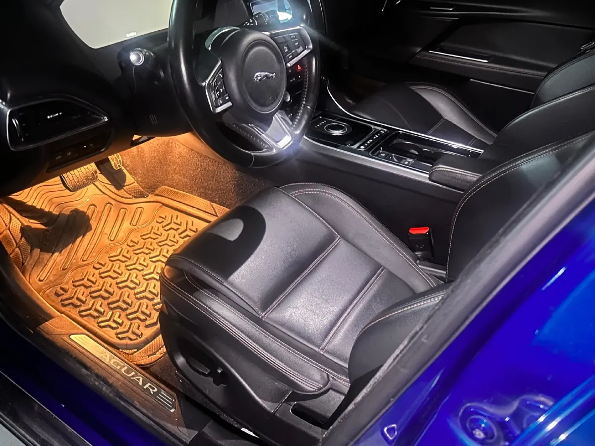 2018 Toyota Crown 2.0T 235HP L4 8AT,autocango,china used car exporter,china ev exporter,chinese used car exporter,chinese used ev exporter