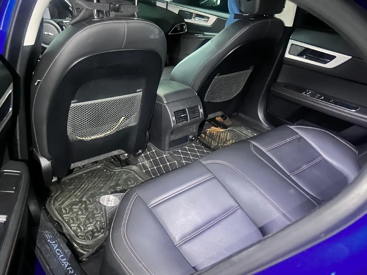 2018 Toyota Crown 2.0T 235HP L4 8AT,autocango,china used car exporter,china ev exporter,chinese used car exporter,chinese used ev exporter