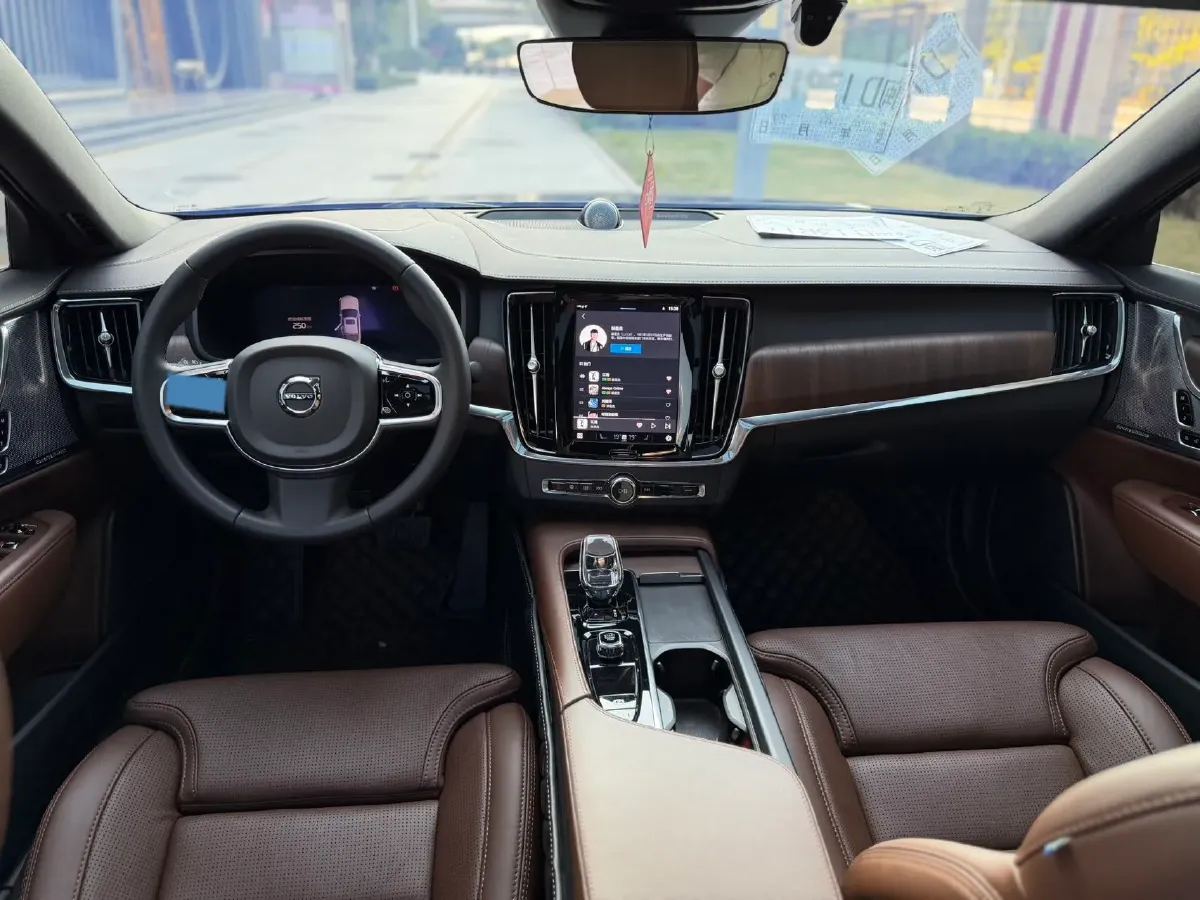 2023 Volvo S90 2.0T 250HP L4 8AT,autocango,china used car exporter,china ev exporter,chinese used car exporter,chinese used ev exporter