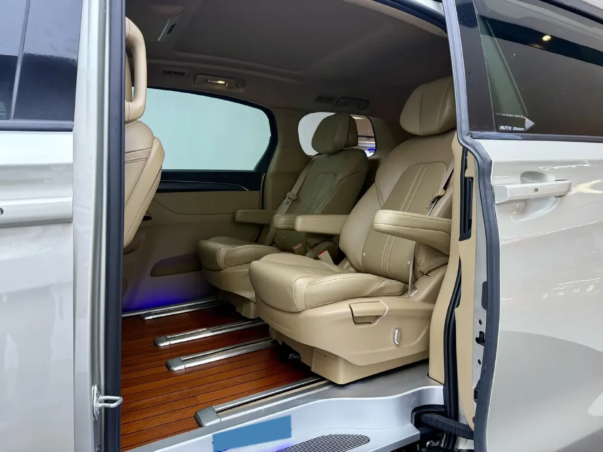 2021 Buick GL8 2.0T 237HP L4 9AT,autocango,china used car exporter,china ev exporter,chinese used car exporter,chinese used ev exporter