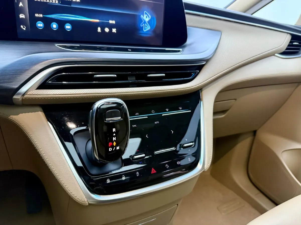 2021 Buick GL8 2.0T 237HP L4 9AT,autocango,china used car exporter,china ev exporter,chinese used car exporter,chinese used ev exporter