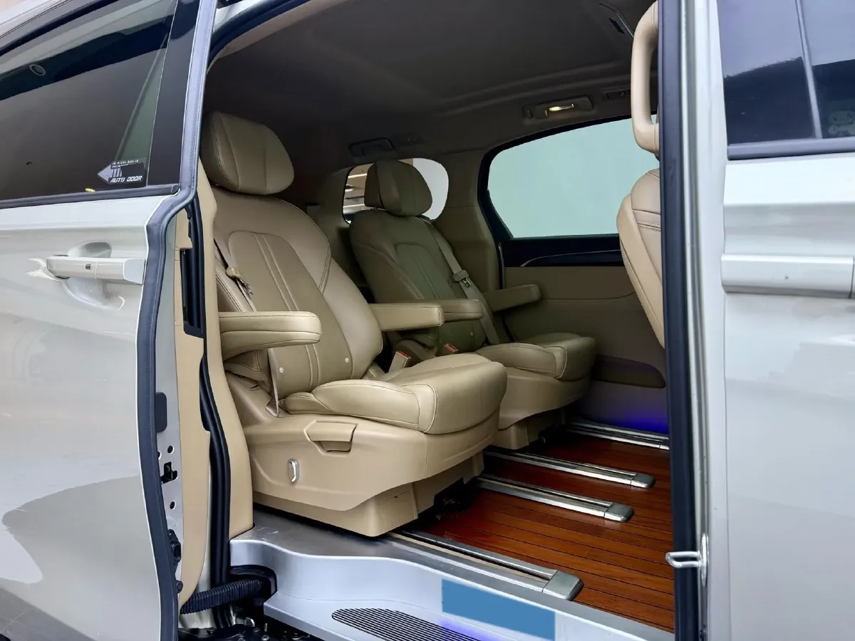 2021 Buick GL8 2.0T 237HP L4 9AT,autocango,china used car exporter,china ev exporter,chinese used car exporter,chinese used ev exporter