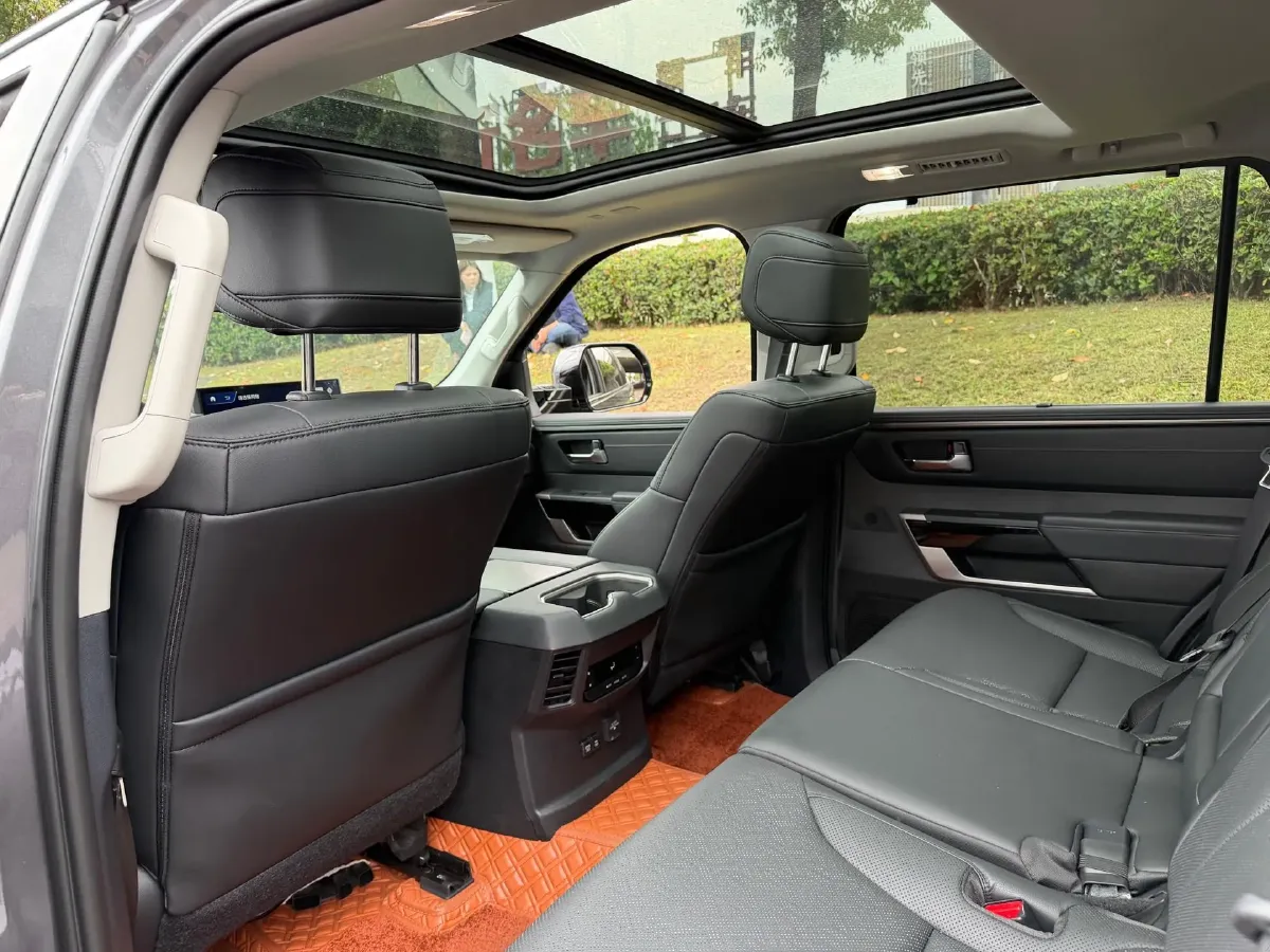 2023 HongQi H5 1.8T 197HP L4 8AT,autocango,china used car exporter,china ev exporter,chinese used car exporter,chinese used ev exporter