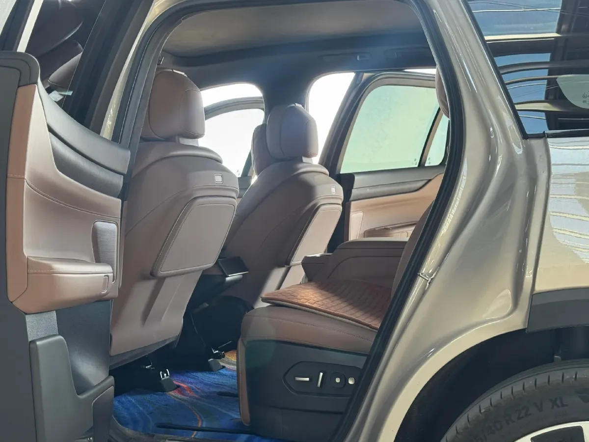 2024 Porsche Macan All-Electric BEV 100KWH,autocango,china used car exporter,china ev exporter,chinese used car exporter,chinese used ev exporter