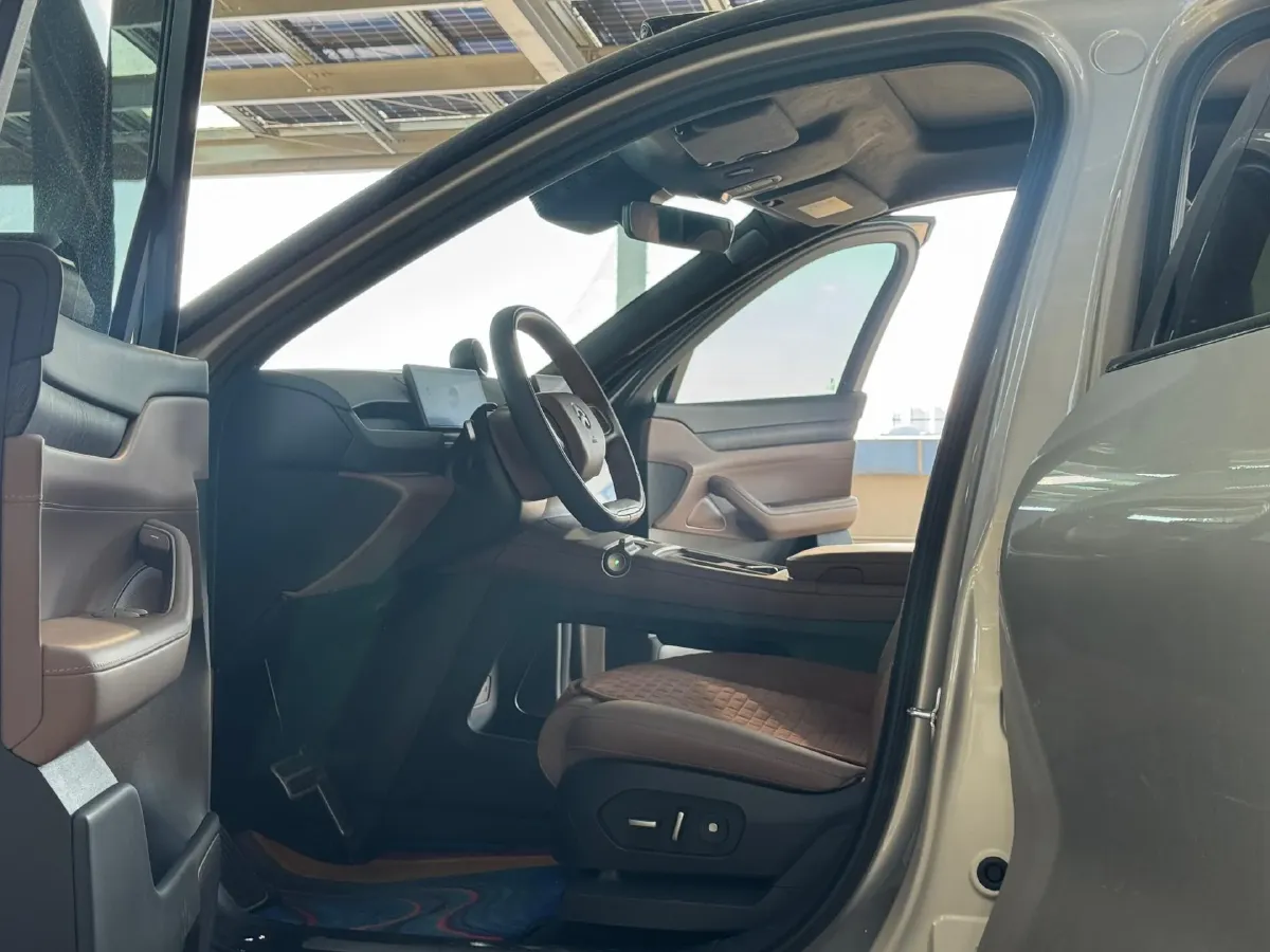 2024 Porsche Macan All-Electric BEV 100KWH,autocango,china used car exporter,china ev exporter,chinese used car exporter,chinese used ev exporter