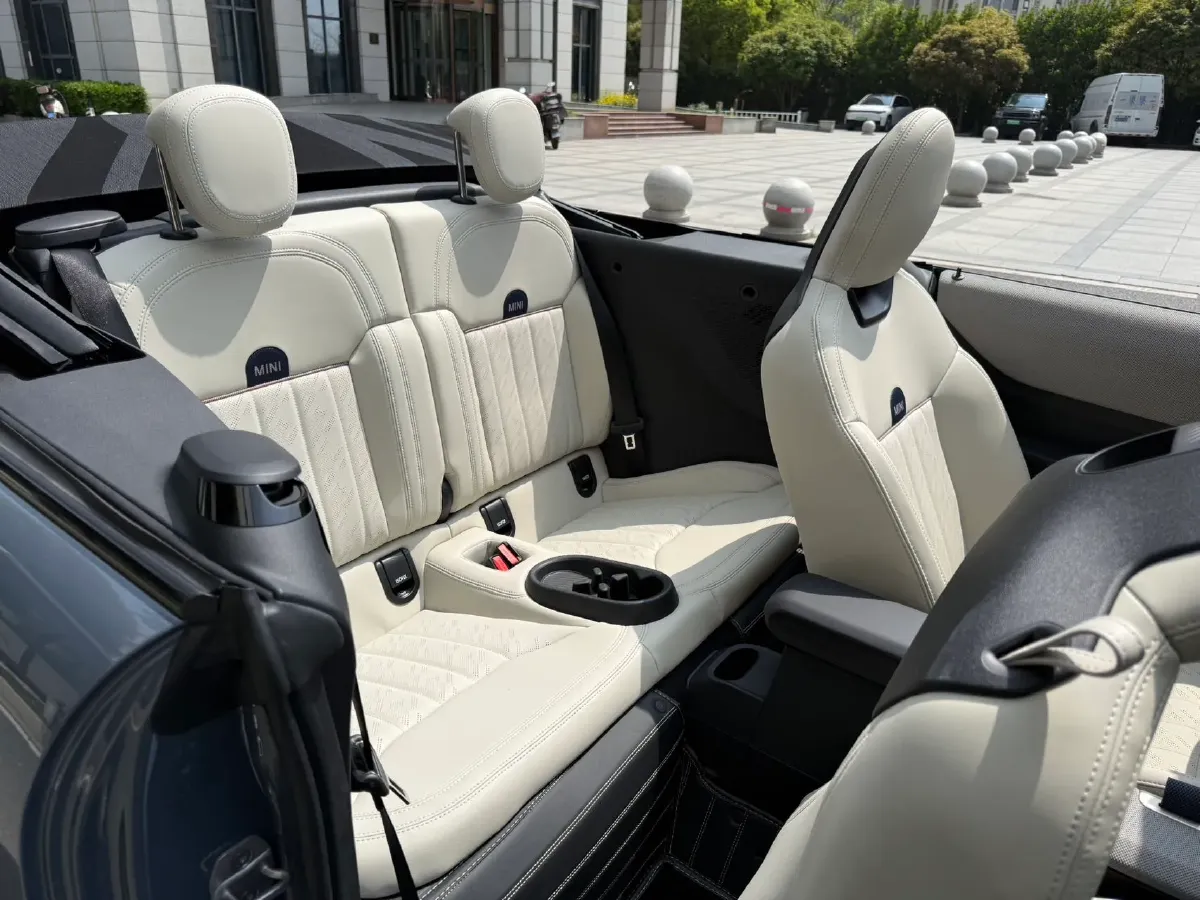 2025 MINI MINI 2.0T 204HP L4 7DCT,autocango,china used car exporter,china ev exporter,chinese used car exporter,chinese used ev exporter