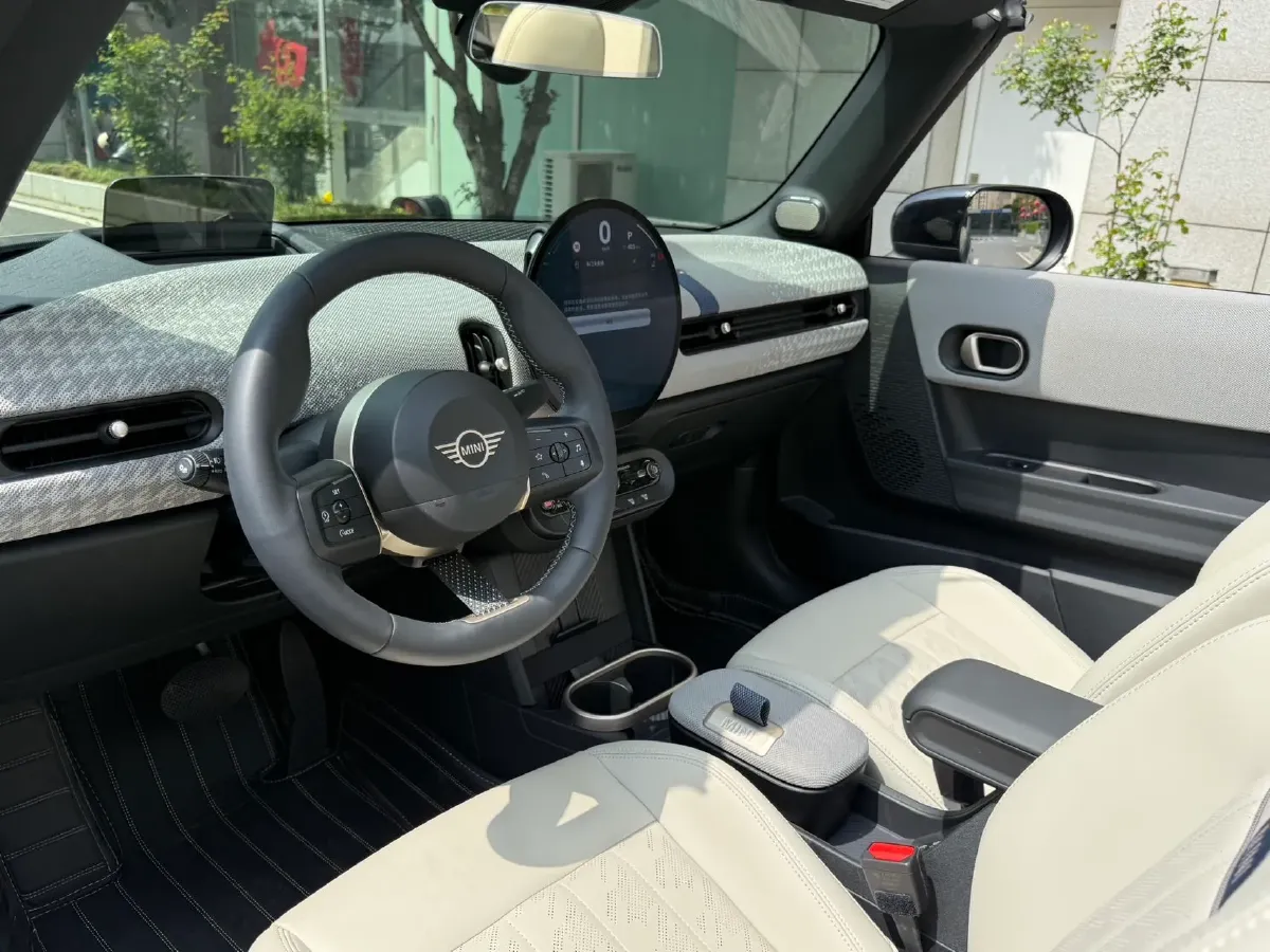 2025 MINI MINI 2.0T 204HP L4 7DCT,autocango,china used car exporter,china ev exporter,chinese used car exporter,chinese used ev exporter