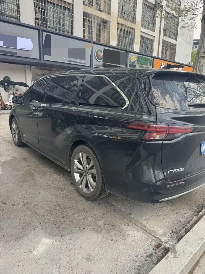 2023 Toyota Sienna 2.5L 189HP L4 E-CVT Hybrid,autocango,china used car exporter,china ev exporter,chinese used car exporter,chinese used ev exporter