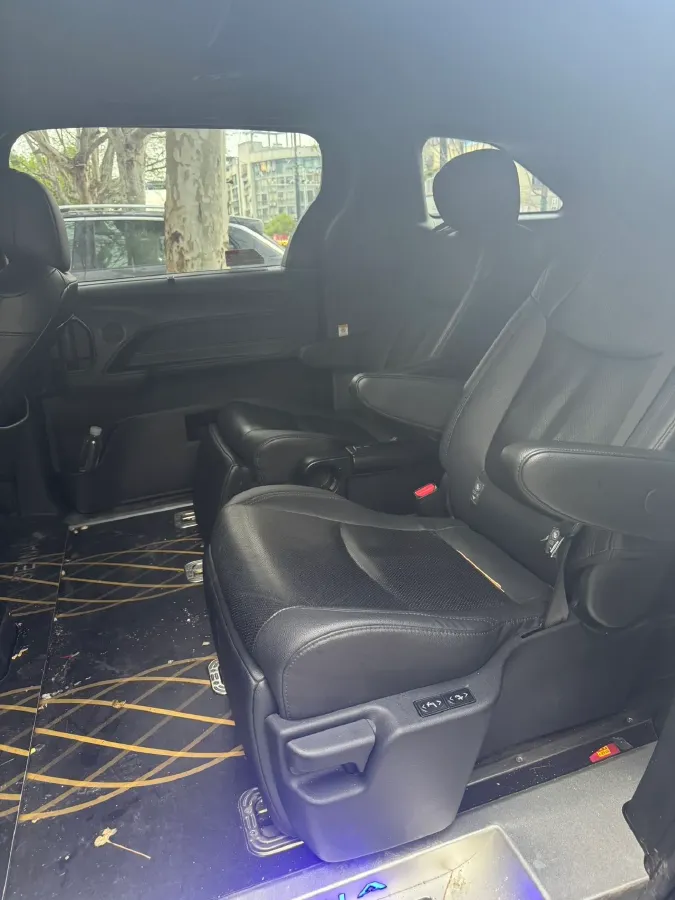 2023 Toyota Sienna 2.5L 189HP L4 E-CVT Hybrid,autocango,china used car exporter,china ev exporter,chinese used car exporter,chinese used ev exporter