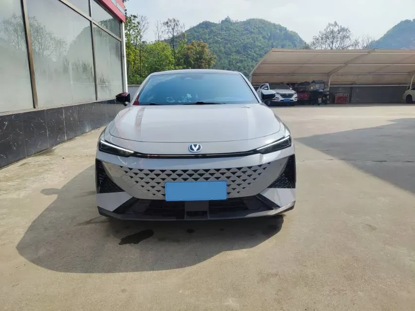 2024 ChangAn UNI-V 1.5T 188HP L4 7DCT,autocango,china used car exporter,china ev exporter,chinese used car exporter,chinese used ev exporter
