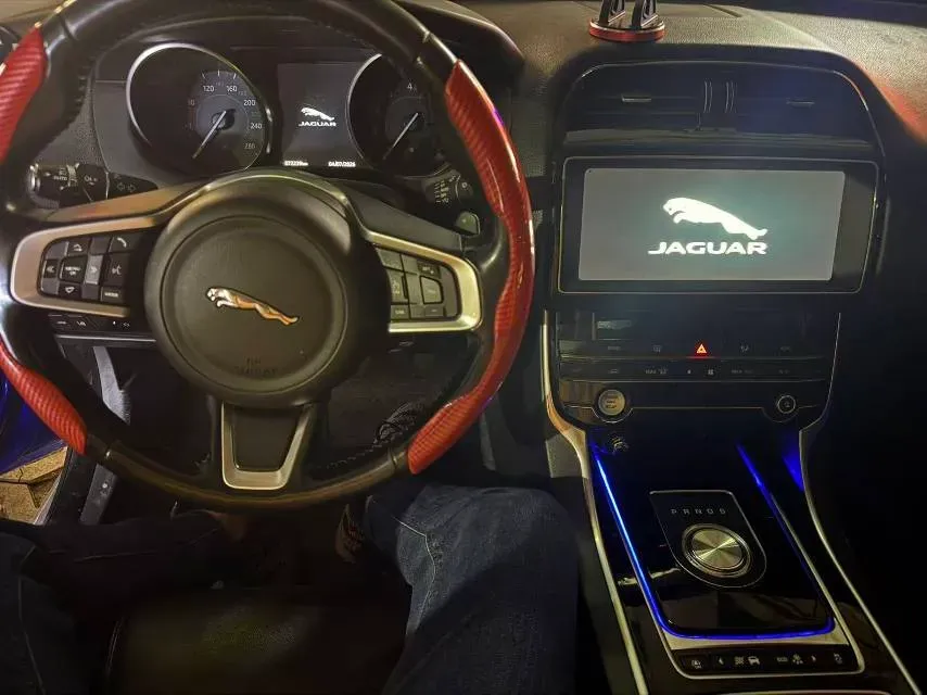 2019 Jeep Cherokee 2.0T 265HP L4 9AT,autocango,china used car exporter,china ev exporter,chinese used car exporter,chinese used ev exporter