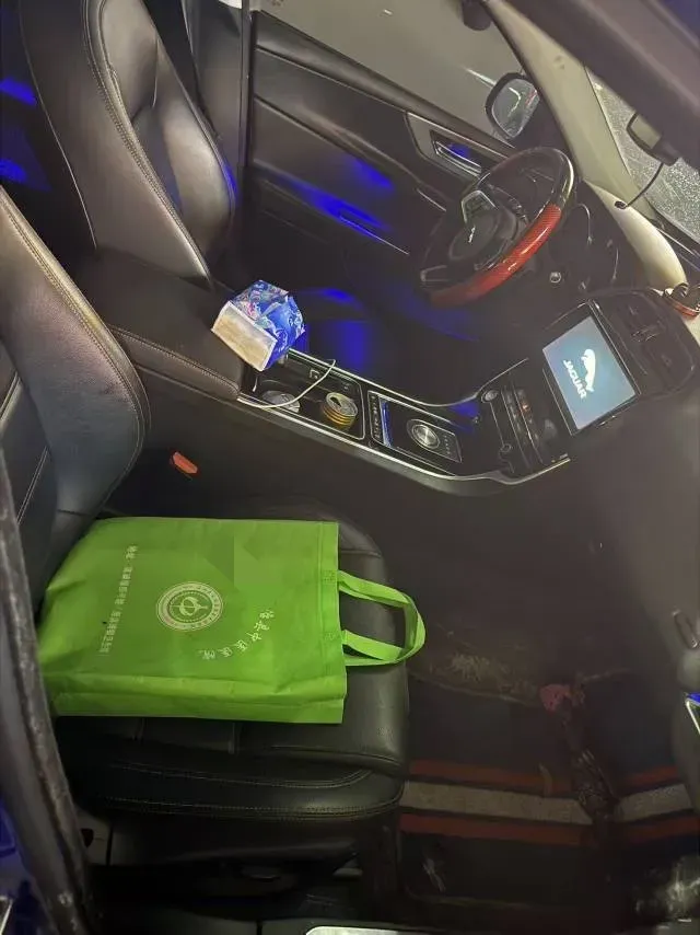 2019 Jeep Cherokee 2.0T 265HP L4 9AT,autocango,china used car exporter,china ev exporter,chinese used car exporter,chinese used ev exporter