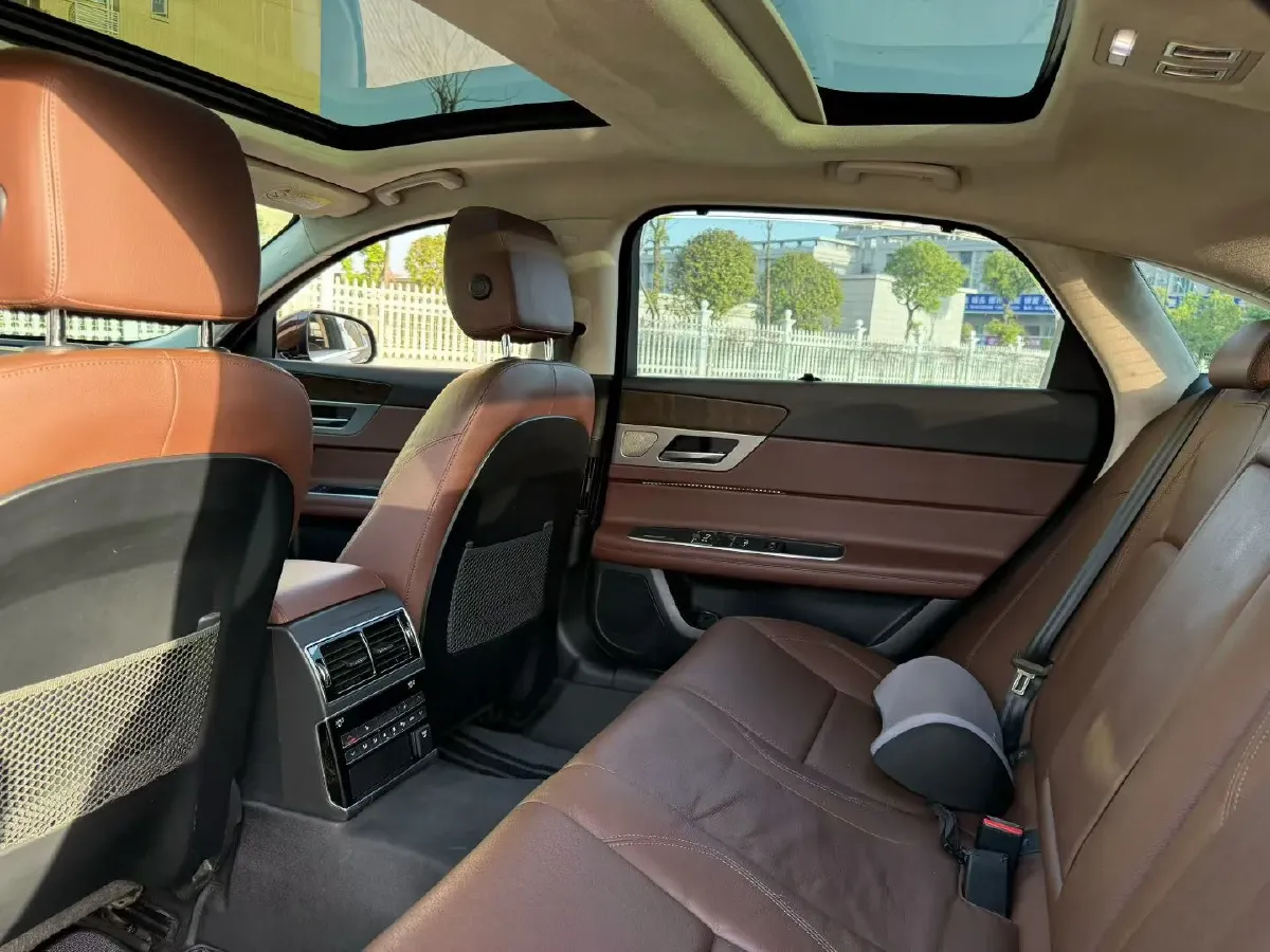 2018 Mercedes-Benz E Class 2.0T 184HP L4 9AT,autocango,china used car exporter,china ev exporter,chinese used car exporter,chinese used ev exporter