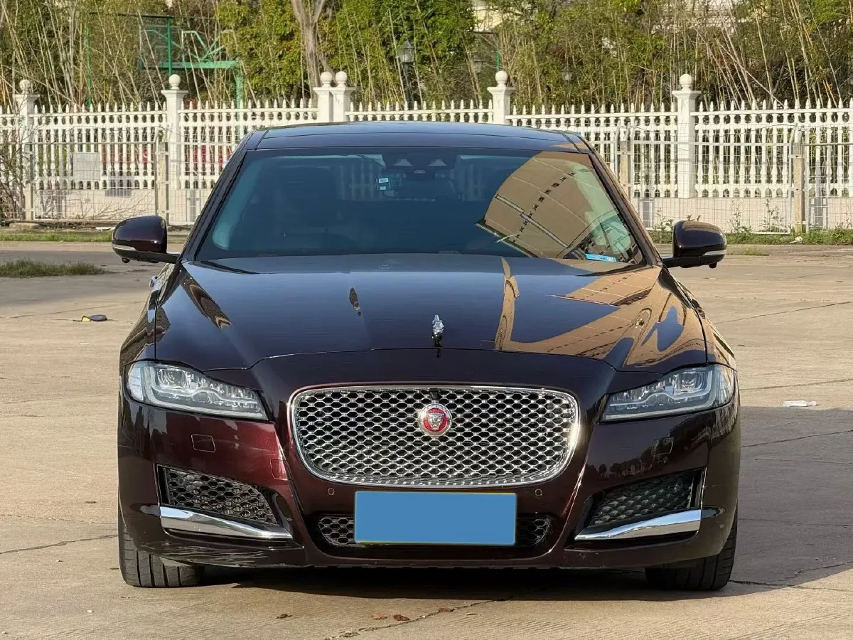 2018 Mercedes-Benz E Class 2.0T 184HP L4 9AT,autocango,china used car exporter,china ev exporter,chinese used car exporter,chinese used ev exporter