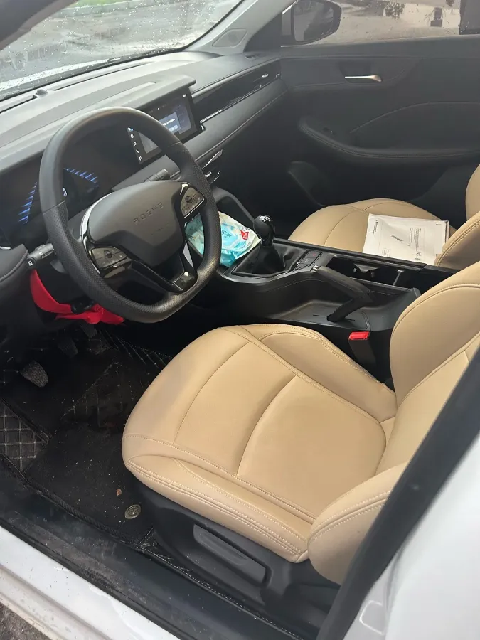 2026 Roewe i5 1.5L 129HP L4 5MT,autocango,china used car exporter,china ev exporter,chinese used car exporter,chinese used ev exporter