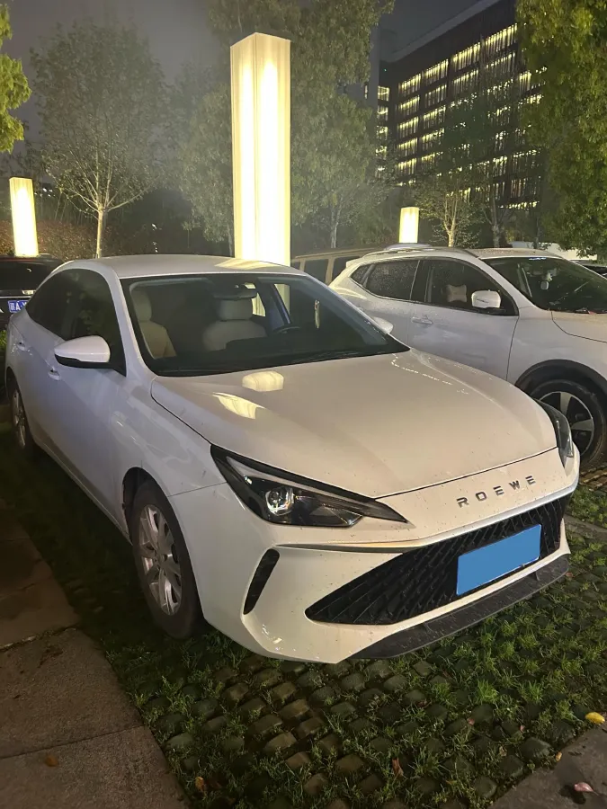 2026 Roewe i5 1.5L 129HP L4 5MT,autocango,china used car exporter,china ev exporter,chinese used car exporter,chinese used ev exporter