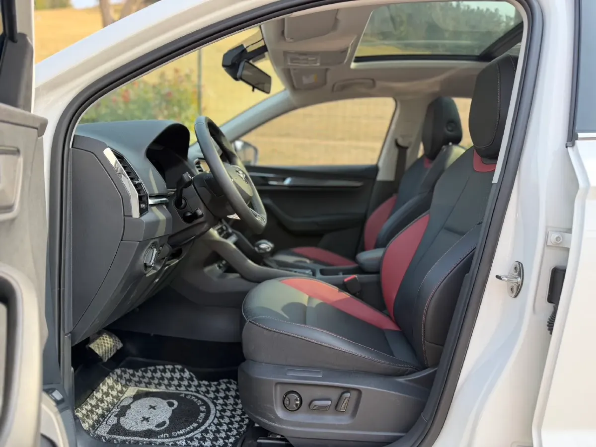 2022 Skoda Karoq 1.4T 150HP L4 7DCT,autocango,china used car exporter,china ev exporter,chinese used car exporter,chinese used ev exporter