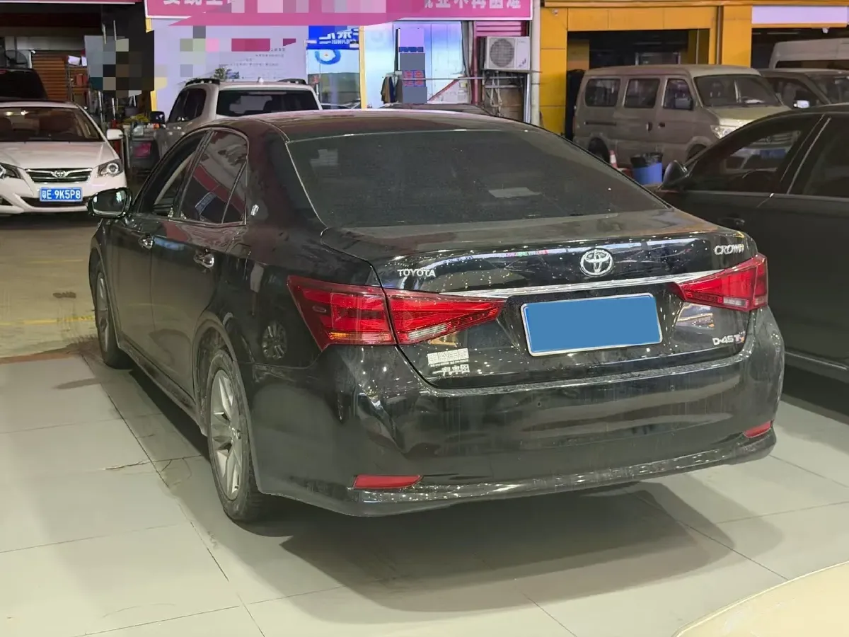 2015 Toyota Crown 2.0T 235HP L4 8AT,autocango,china used car exporter,china ev exporter,chinese used car exporter,chinese used ev exporter