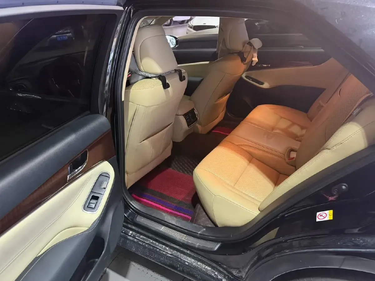 2015 Toyota Crown 2.0T 235HP L4 8AT,autocango,china used car exporter,china ev exporter,chinese used car exporter,chinese used ev exporter