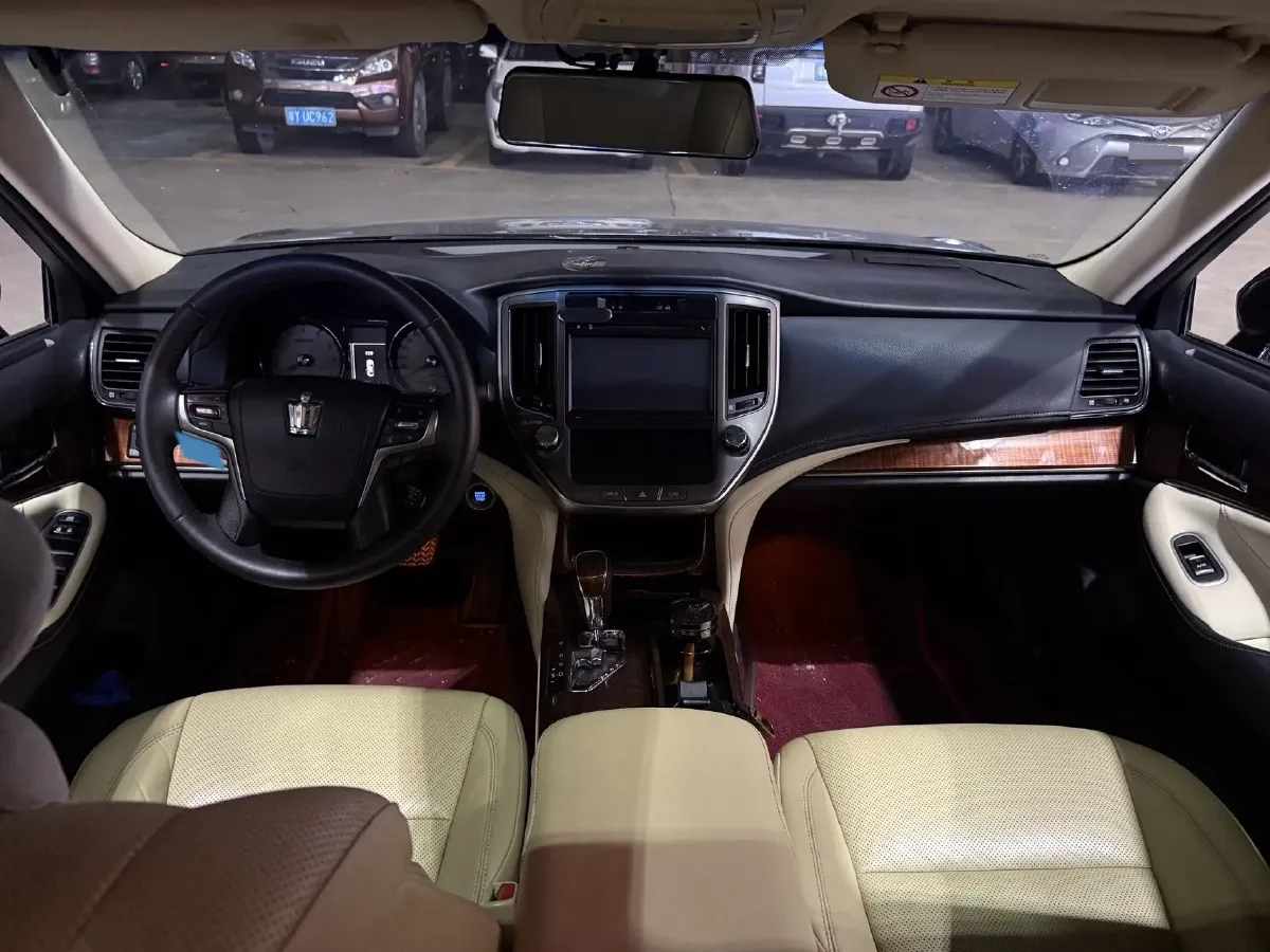 2015 Toyota Crown 2.0T 235HP L4 8AT,autocango,china used car exporter,china ev exporter,chinese used car exporter,chinese used ev exporter