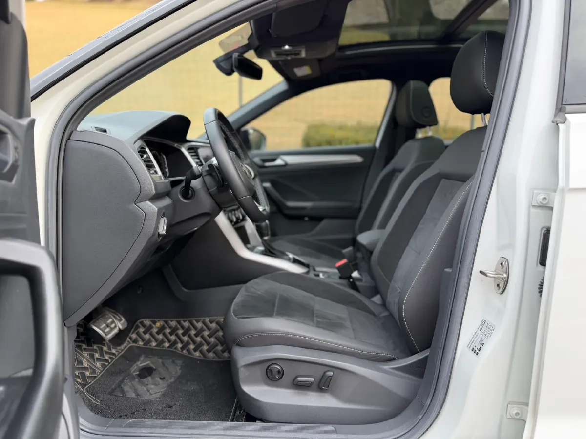 2022 Volkswagen T-Roc 1.4T 150HP L4 7DCT,autocango,china used car exporter,china ev exporter,chinese used car exporter,chinese used ev exporter