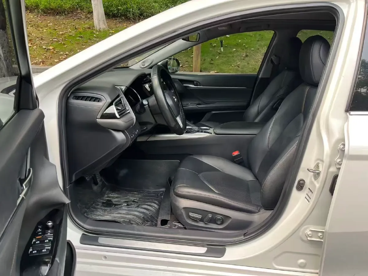 2019 Toyota Camry 2.5L 178HP L4 E-CVT Hybrid,autocango,china used car exporter,china ev exporter,chinese used car exporter,chinese used ev exporter