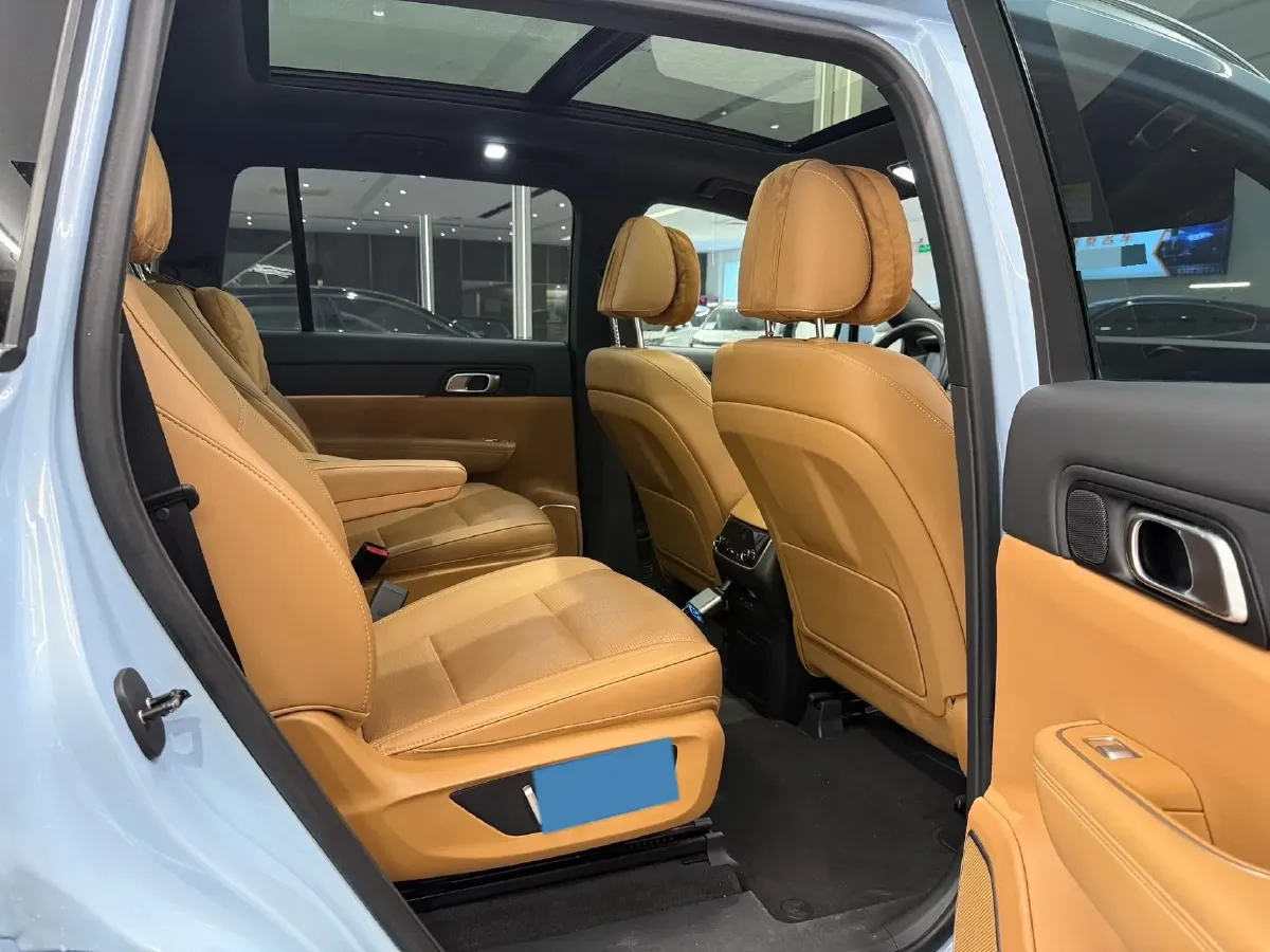 2021 Li ONE Range Extended 131HP REEV 40.5KWH,autocango,china used car exporter,china ev exporter,chinese used car exporter,chinese used ev exporter