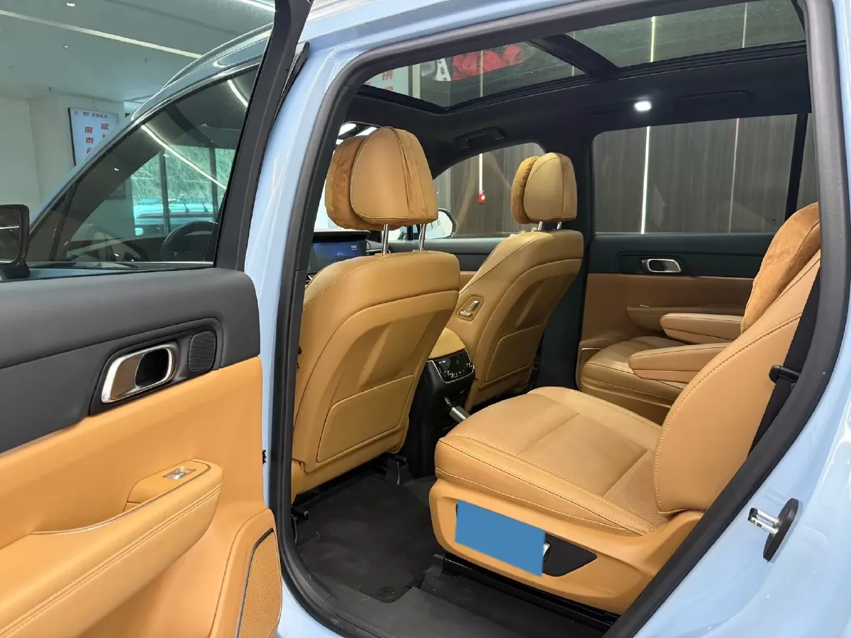 2021 Li ONE Range Extended 131HP REEV 40.5KWH,autocango,china used car exporter,china ev exporter,chinese used car exporter,chinese used ev exporter