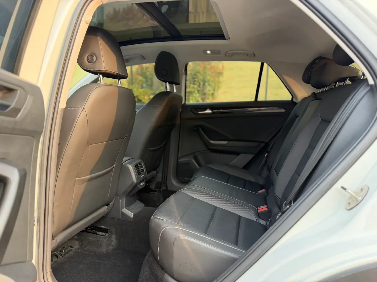 2022 Volkswagen T-Roc 1.4T 150HP L4 7DCT,autocango,china used car exporter,china ev exporter,chinese used car exporter,chinese used ev exporter