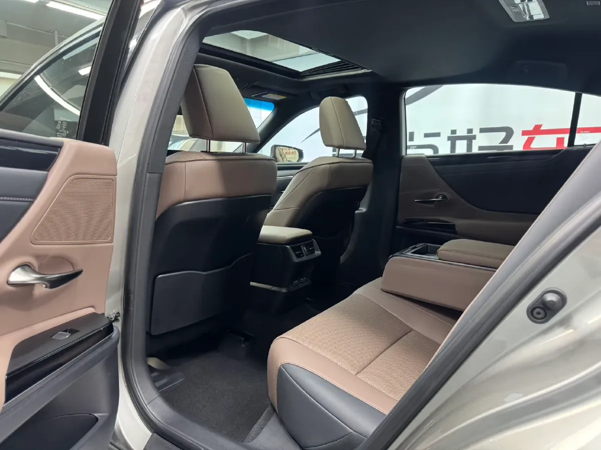 2021 Lexus ES 2.0L 173HP L4 CVT,autocango,china used car exporter,china ev exporter,chinese used car exporter,chinese used ev exporter