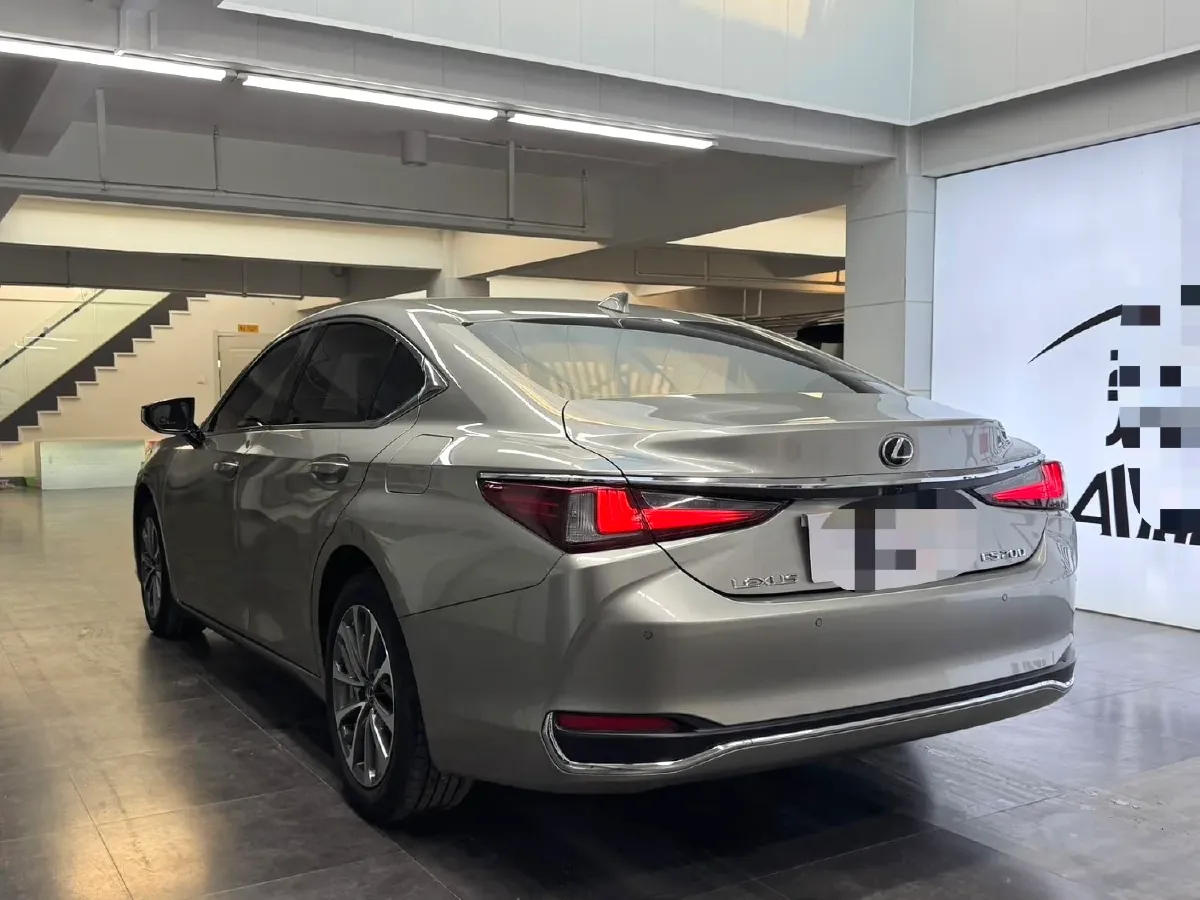 2021 Lexus ES 2.0L 173HP L4 CVT,autocango,china used car exporter,china ev exporter,chinese used car exporter,chinese used ev exporter