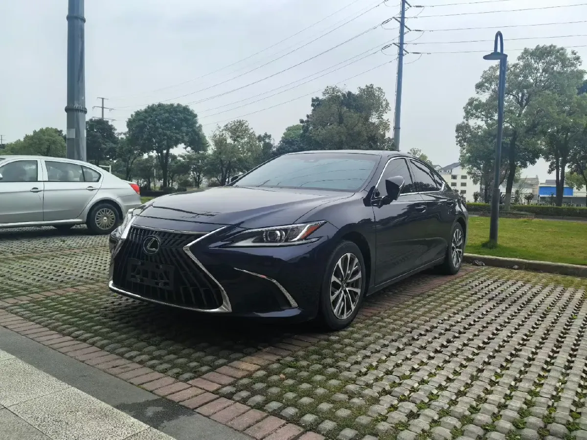 2021 Lexus ES 2.5L 178HP L4 E-CVT Hybrid,autocango,china used car exporter,china ev exporter,chinese used car exporter,chinese used ev exporter