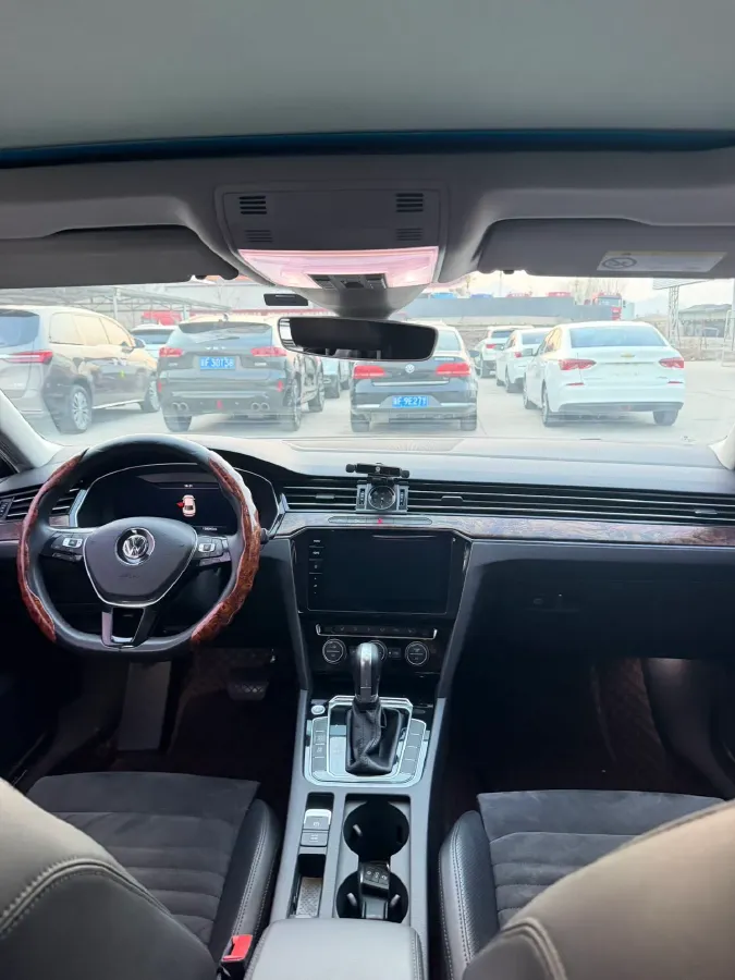 2018 Volkswagen Magotan 1.8T 180HP L4 7DCT,autocango,china used car exporter,china ev exporter,chinese used car exporter,chinese used ev exporter