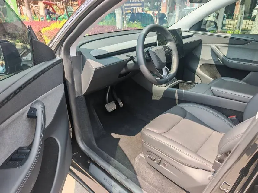 2025 Tesla Model Y BEV 62.5KWH,autocango,china used car exporter,china ev exporter,chinese used car exporter,chinese used ev exporter