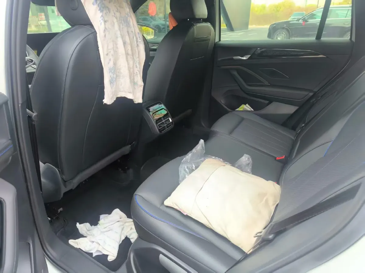 2025 Volkswagen Tiguan L 2.0T 220HP L4 7DCT,autocango,china used car exporter,china ev exporter,chinese used car exporter,chinese used ev exporter