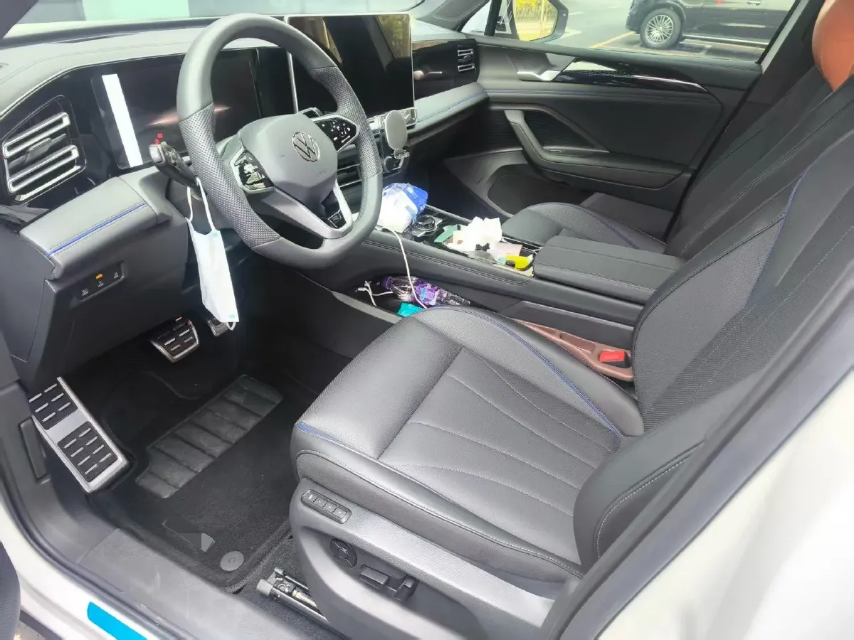 2025 Volkswagen Tiguan L 2.0T 220HP L4 7DCT,autocango,china used car exporter,china ev exporter,chinese used car exporter,chinese used ev exporter