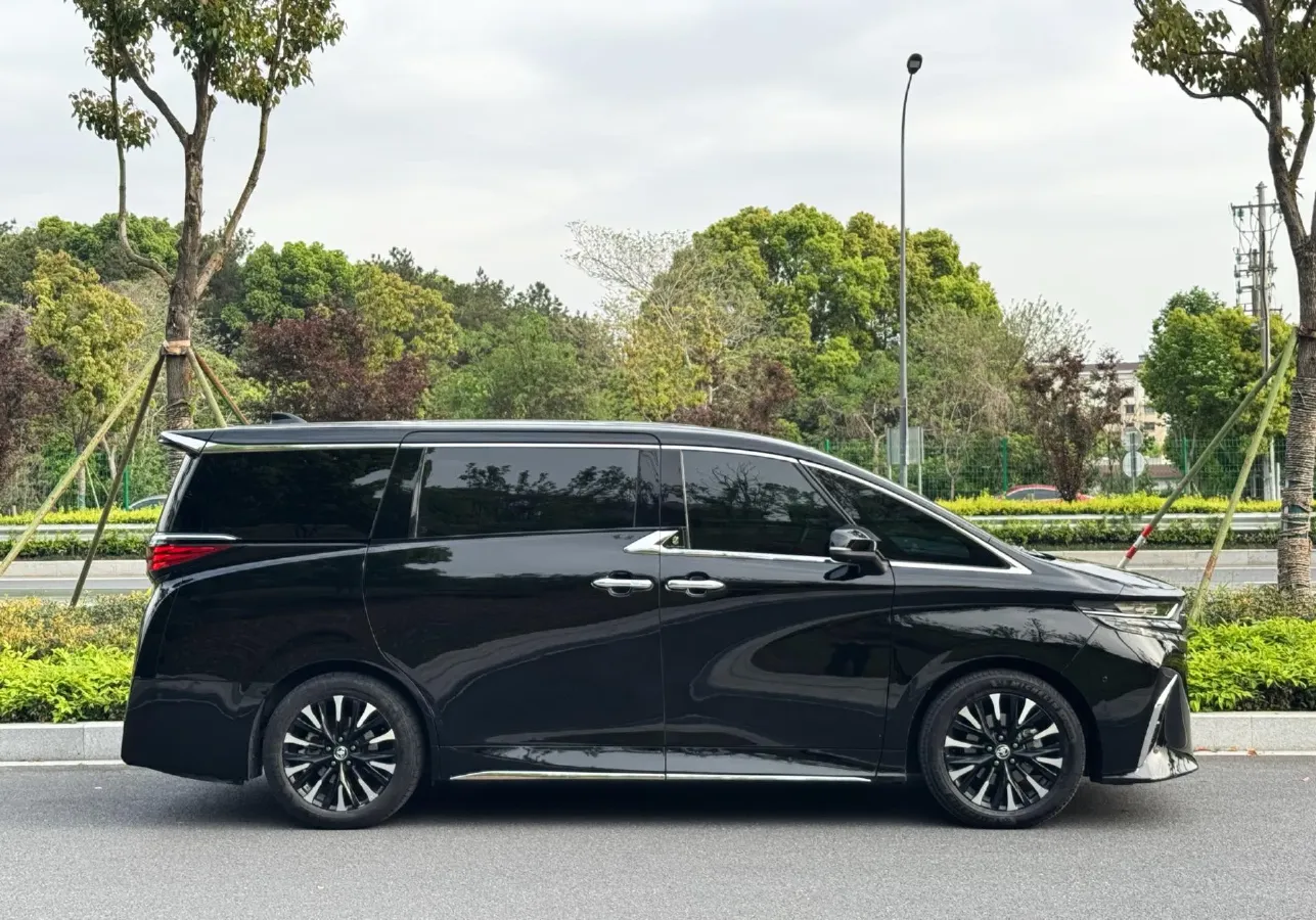 2024 Toyota Alphard 2.5L 190HP L4 E-CVT Hybrid,autocango,china used car exporter,china ev exporter,chinese used car exporter,chinese used ev exporter