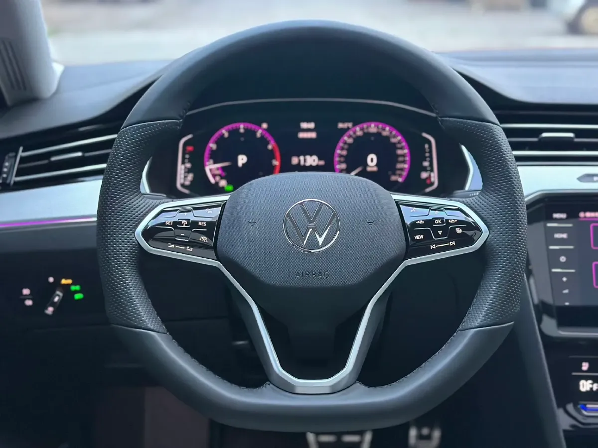 2025 Volkswagen Magotan 2.0T 186HP L4 7DCT,autocango,china used car exporter,china ev exporter,chinese used car exporter,chinese used ev exporter