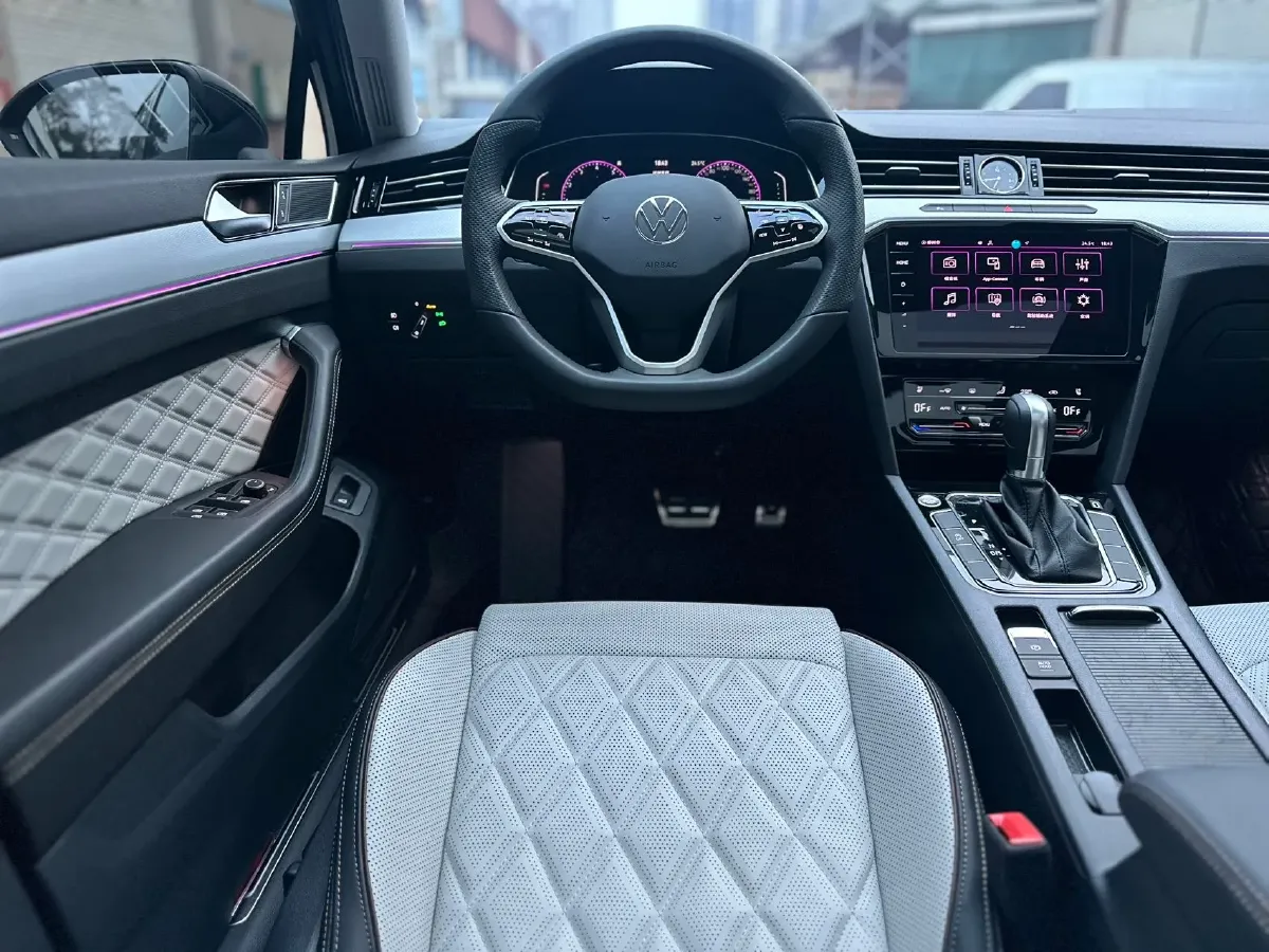 2025 Volkswagen Magotan 2.0T 186HP L4 7DCT,autocango,china used car exporter,china ev exporter,chinese used car exporter,chinese used ev exporter