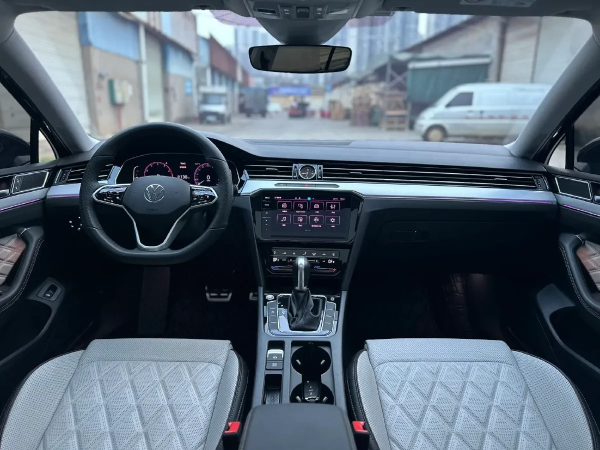 2025 Volkswagen Magotan 2.0T 186HP L4 7DCT,autocango,china used car exporter,china ev exporter,chinese used car exporter,chinese used ev exporter