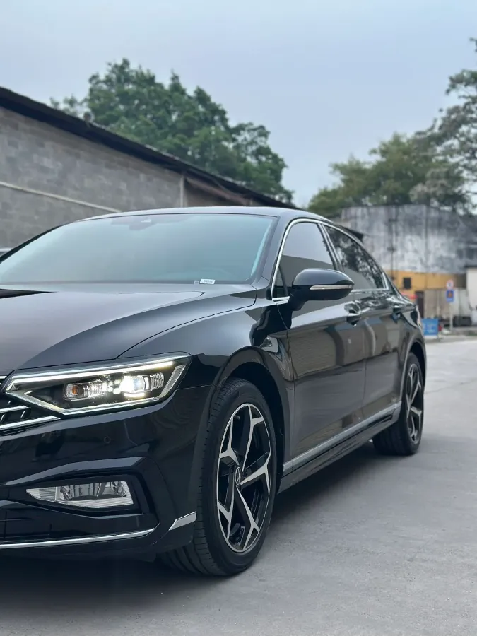 2025 Volkswagen Magotan 2.0T 186HP L4 7DCT,autocango,china used car exporter,china ev exporter,chinese used car exporter,chinese used ev exporter