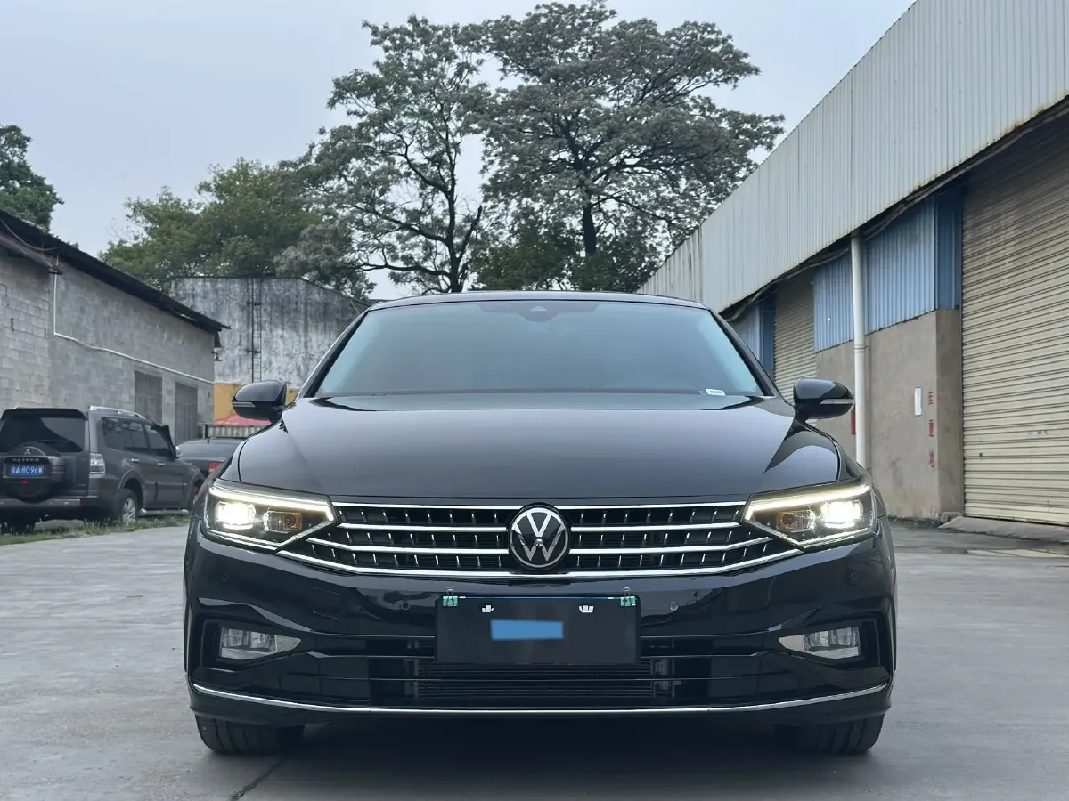 2025 Volkswagen Magotan 2.0T 186HP L4 7DCT,autocango,china used car exporter,china ev exporter,chinese used car exporter,chinese used ev exporter