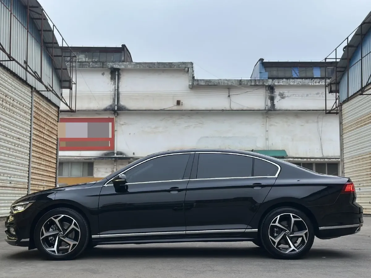 2025 Volkswagen Magotan 2.0T 186HP L4 7DCT,autocango,china used car exporter,china ev exporter,chinese used car exporter,chinese used ev exporter