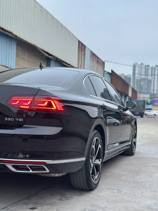 2025 Volkswagen Magotan 2.0T 186HP L4 7DCT,autocango,china used car exporter,china ev exporter,chinese used car exporter,chinese used ev exporter